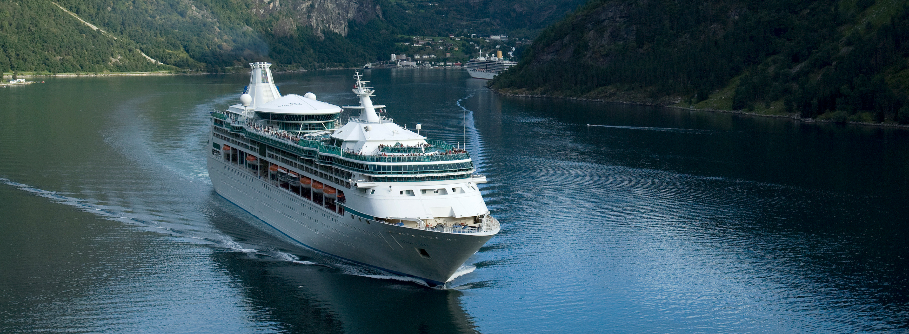 MyCruise Royal-Caribbean-Cruise-Line Vision-of-the-Seas Offentlige-arealer Luftfoto1